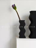 Nordic Curve Twist Vase Tabletop Ceramic Ornaments Irregular Waves Simple Decorative Flower Arrangement Display Crafts Ins Style